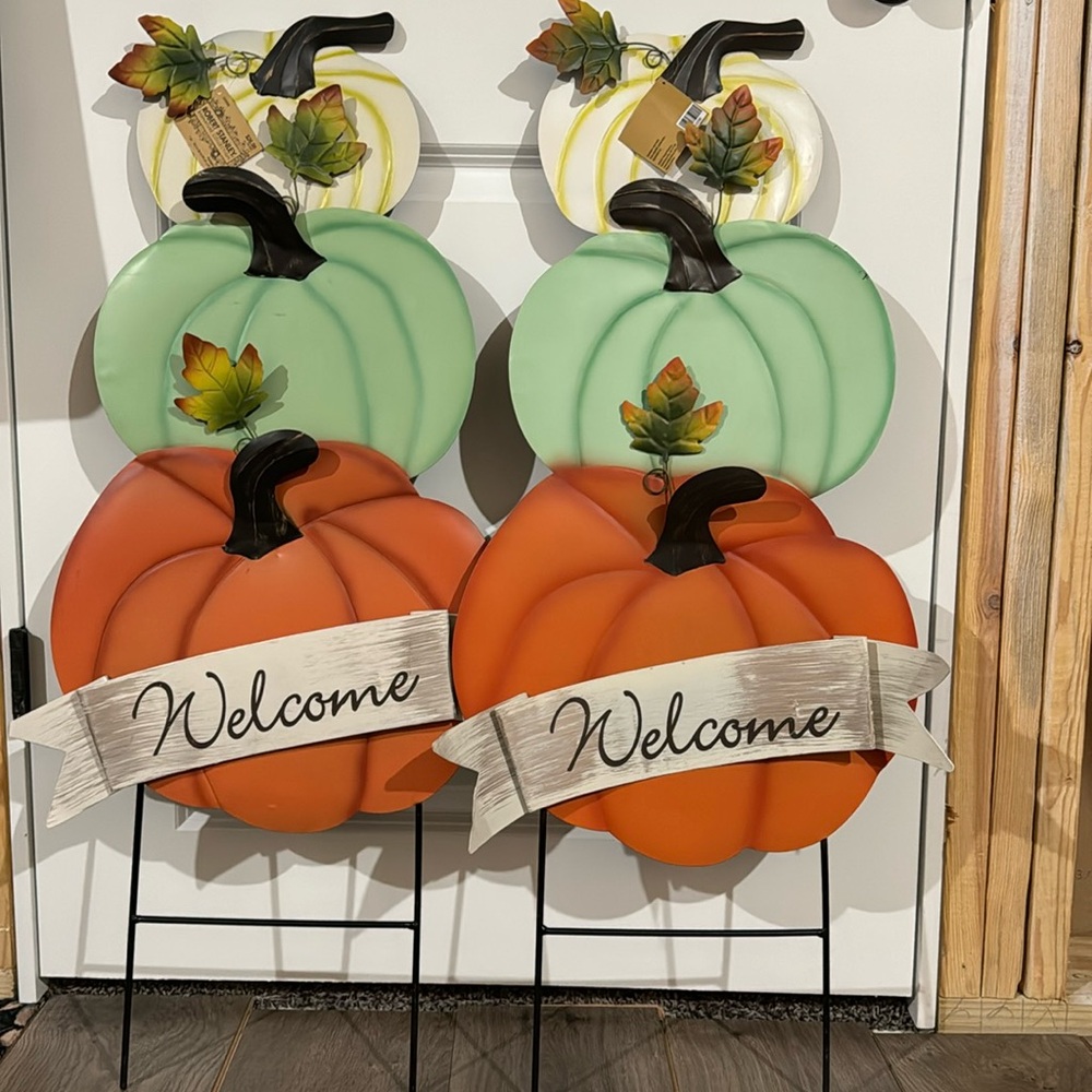NEW Fall Pumpkin Yard Stakes Fall Welcome Sign Metal Yard Signs Stacked Pumpkins